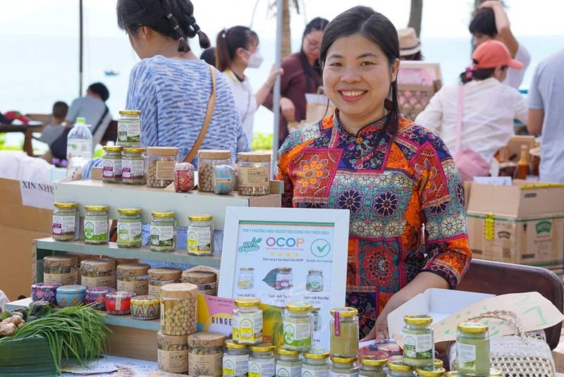 Tham gia nhiều hội chợ để giới thiệu sản phẩm và tiếp cận khách hàng từ các địa phương trên cả nước Tham gia nhiều hội chợ để giới thiệu sản phẩm và tiếp cận khách hàng từ các địa phương trên cả nước