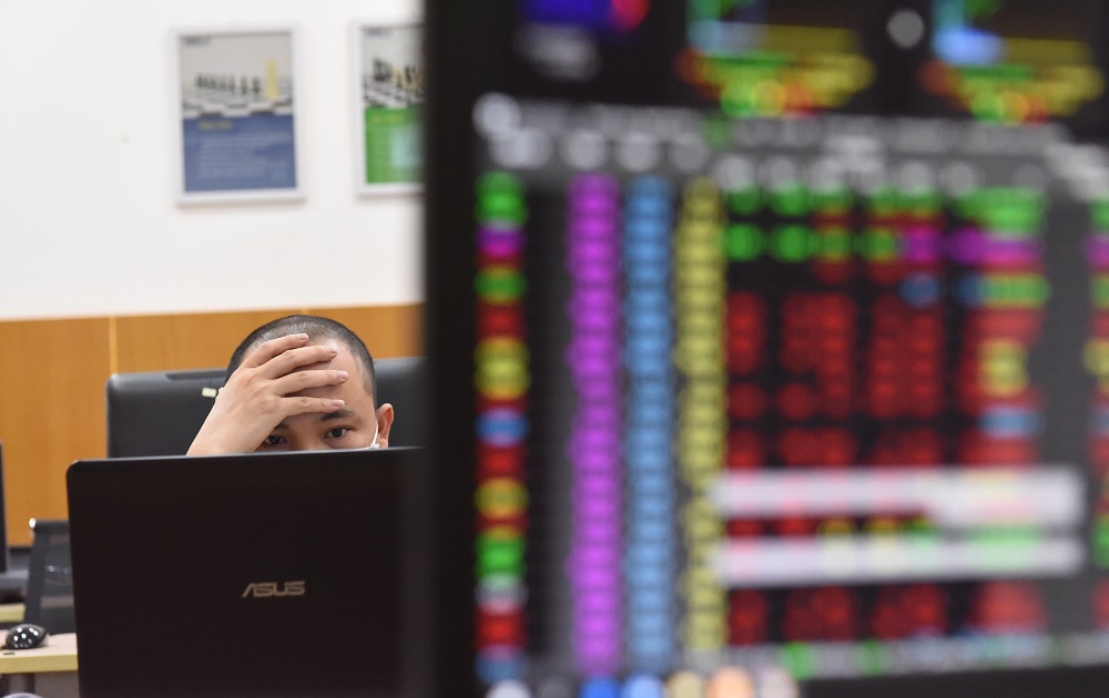 Cổ phiếu lại đua nhau nằm sàn kéo VN-Index 'bốc hơi' gần 56điểm