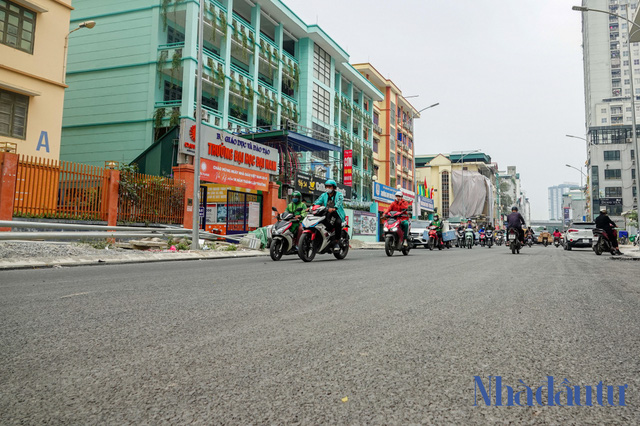 Con đường đau khổ ở Hà Nội khoác áo mới sau 4 năm thi công - Ảnh 2. Con đường đau khổ ở Hà Nội khoác áo mới sau 4 năm thi công - Ảnh 2.