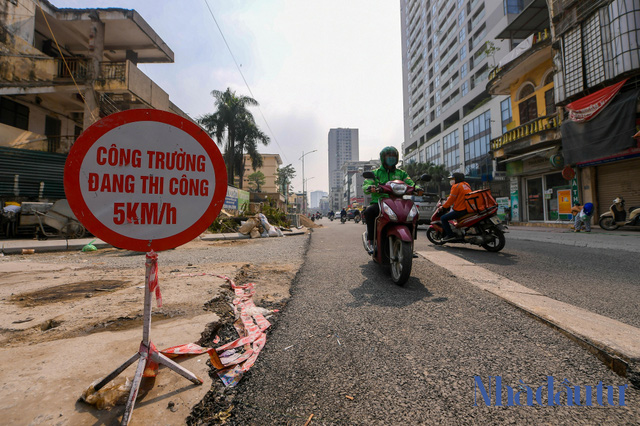 Con đường đau khổ ở Hà Nội khoác áo mới sau 4 năm thi công - Ảnh 3. Con đường đau khổ ở Hà Nội khoác áo mới sau 4 năm thi công - Ảnh 3.