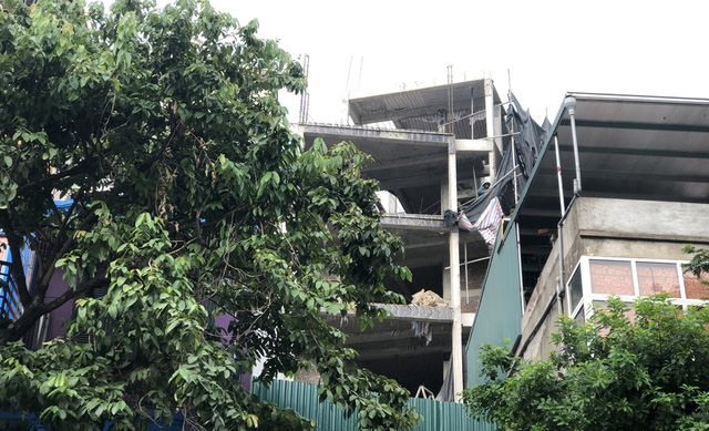 Công trình thi công trong thời gian giãn cách xã hội tại Hà Nội khiến người dân bức xúc - Ảnh 10. Công trình thi công trong thời gian giãn cách xã hội tại Hà Nội khiến người dân bức xúc - Ảnh 10.