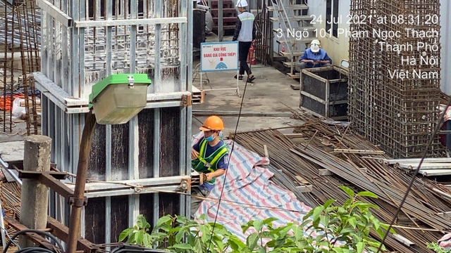 Công trình thi công trong thời gian giãn cách xã hội tại Hà Nội khiến người dân bức xúc - Ảnh 5. Công trình thi công trong thời gian giãn cách xã hội tại Hà Nội khiến người dân bức xúc - Ảnh 5.