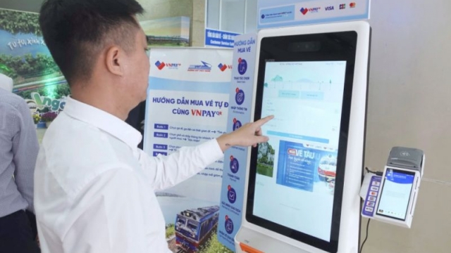 Công ty cổ phần giải pháp thanh toán Việt Nam (VNPAY) đã hợp tác với Tổng Công ty Đường sắt Việt Nam triển khai mô hình bán vé tự động tại Ga Hà Nội 