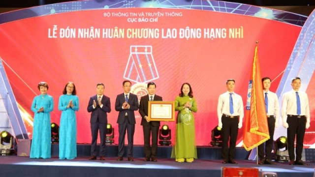 Cục Báo chí đón nhận Huân chương Lao động hạng Nhì