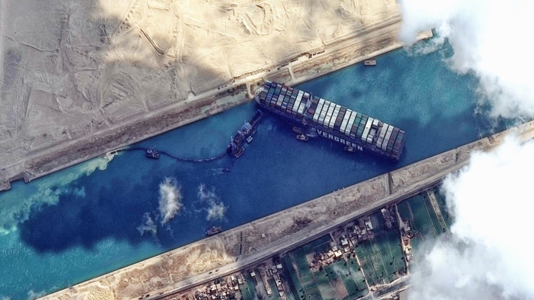 Cuộc khủng hoảng mới ở Suez: Nền kinh tế toàn cầu đang chao đảo vì căng thẳng
