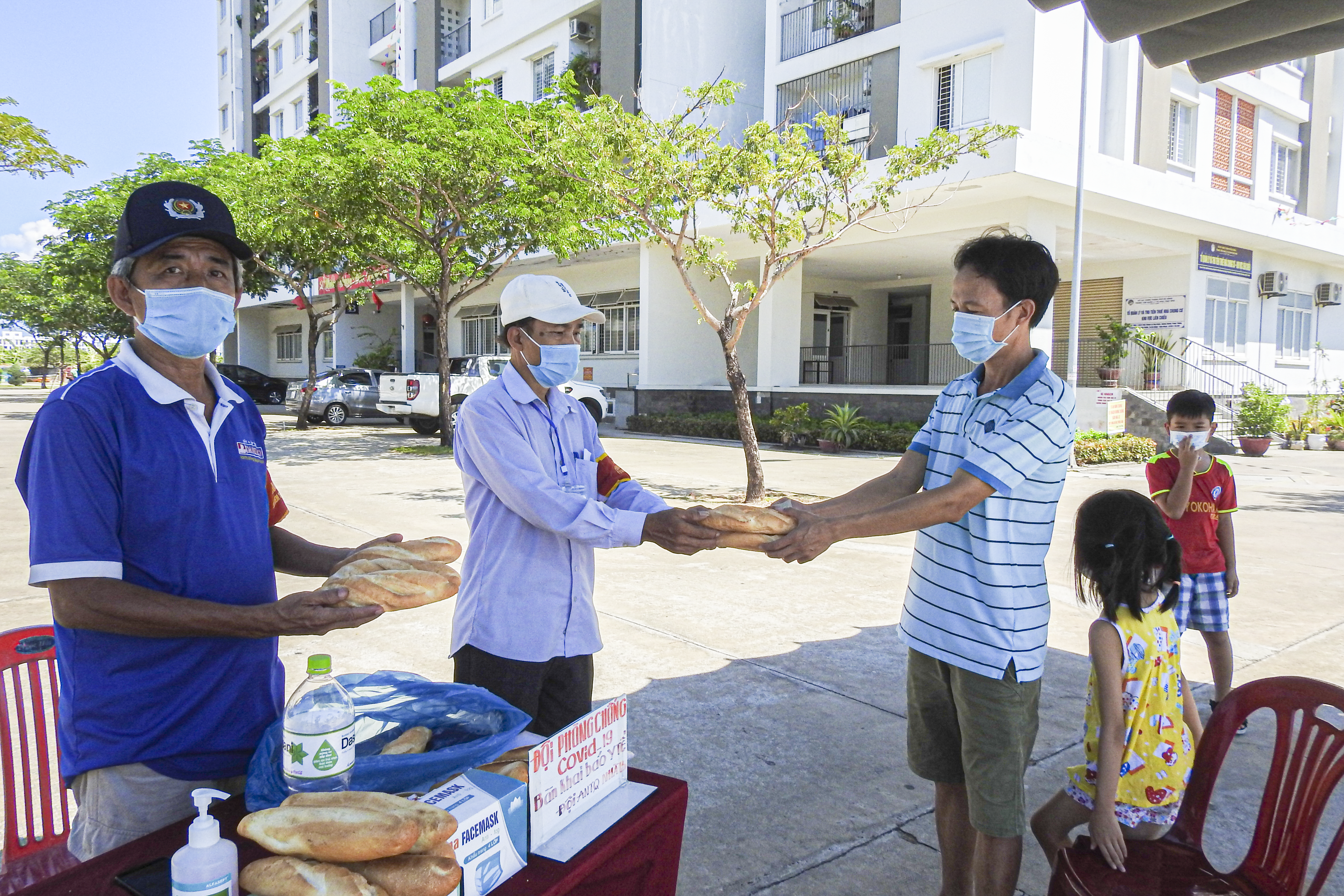 d224-nang-nguoi-d226n-vui-mung-duoc-nhan-thit-heo-b225nh-my-v224-rau-muong_4.png d224-nang-nguoi-d226n-vui-mung-duoc-nhan-thit-heo-b225nh-my-v224-rau-muong_4.png