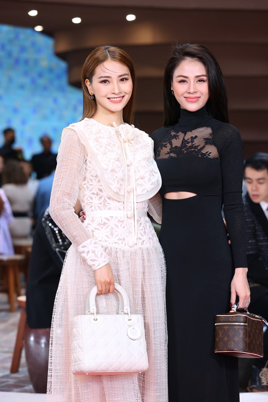 d224n-sao-hoi-tu-trong-show-dien-vc-fashion-show-buoc-ch226n-di-san160_4.jpg