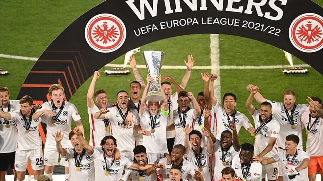 Đánh bại Rangers trên loạt 'đấu súng', Frankfurt vô địch Europa League
