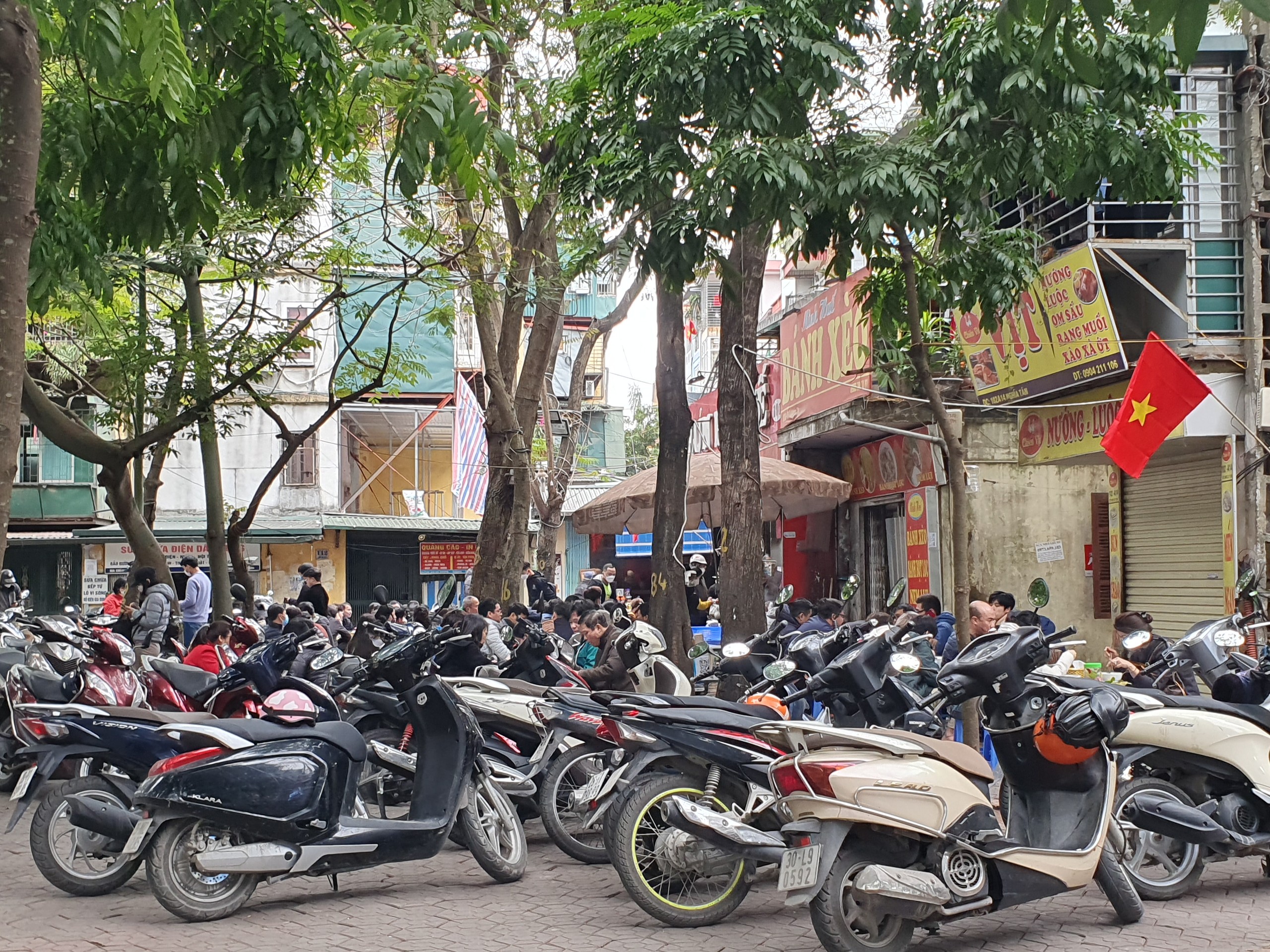 d226n-h224-noi-do-x244-an-b250n-pho-39giai-ngay39-sau-tet-39can-rang39-chiu-gi225-dat-do_3.jpg