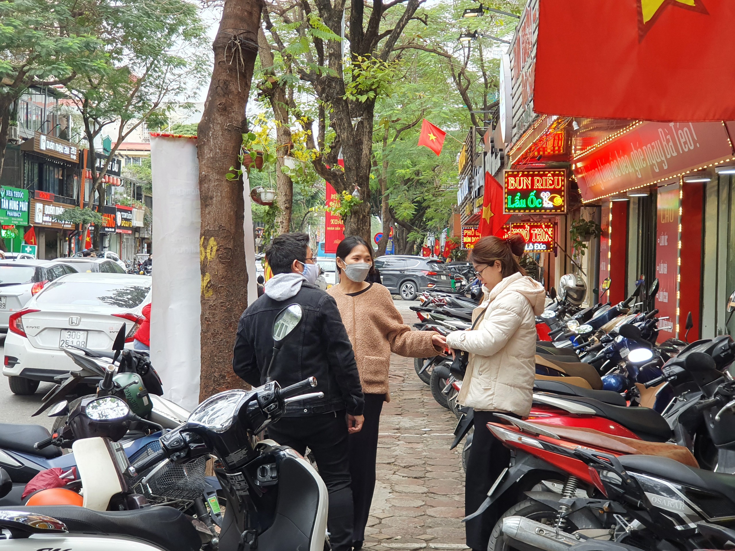 d226n-h224-noi-do-x244-an-b250n-pho-39giai-ngay39-sau-tet-39can-rang39-chiu-gi225-dat-do_6.jpg