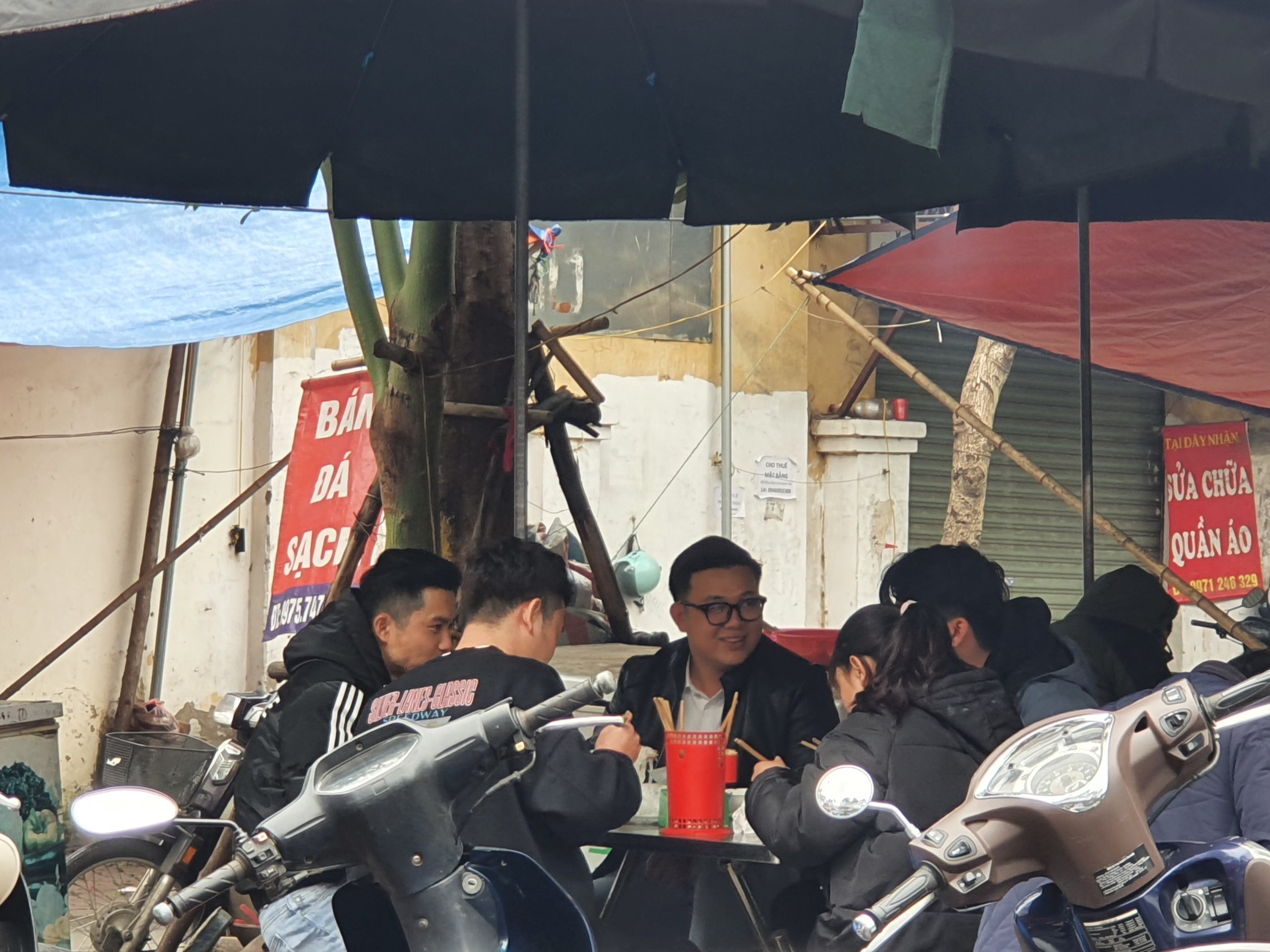d226n-h224-noi-do-x244-an-b250n-pho-39giai-ngay39-sau-tet-39can-rang39-chiu-gi225-dat-do_7.jpg