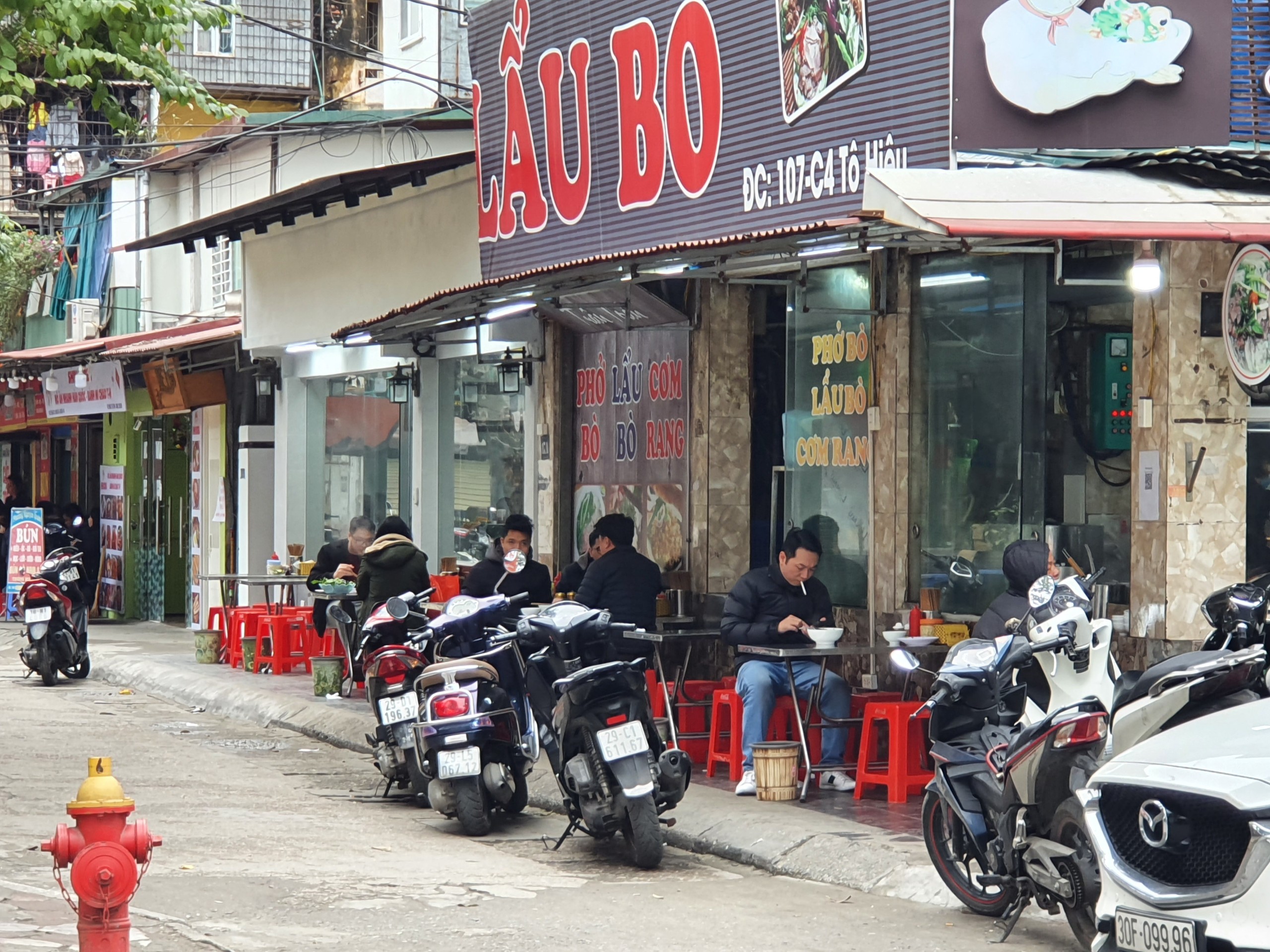 d226n-h224-noi-do-x244-an-b250n-pho-39giai-ngay39-sau-tet-39can-rang39-chiu-gi225-dat-do_8.jpg