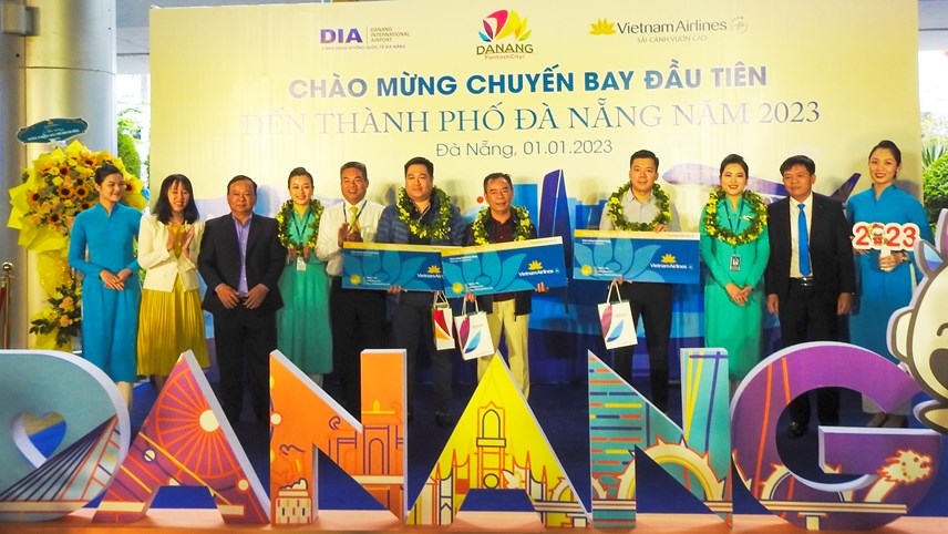 d243n-365-kh225ch-quoc-te-noi-dia-dau-ti234n-den-d224-nang-ng224y-dau-nam-moi-2023_1.jpg