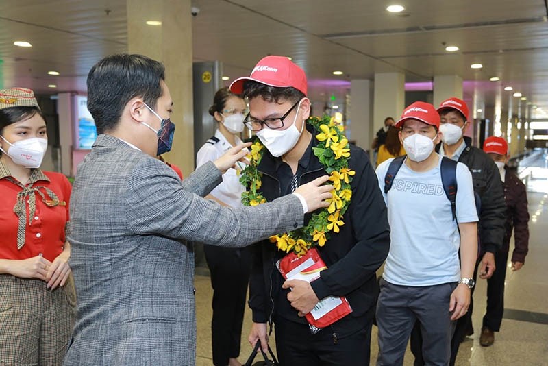 d243n-ch224o-nam-moi-2022-dac-biet-tr234n-do-cao-10000m-c249ng-vietjet_7.jpg d243n-ch224o-nam-moi-2022-dac-biet-tr234n-do-cao-10000m-c249ng-vietjet_7.jpg