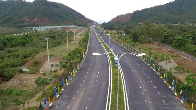 Định hướng thành lập tại vị trí cuối đường Bà Nà - Suối Mơ (thuộc phân khu Sườn Đồi của TP. Đà Nẵng) Định hướng thành lập tại vị trí cuối đường Bà Nà - Suối Mơ (thuộc phân khu Sườn Đồi của TP. Đà Nẵng)