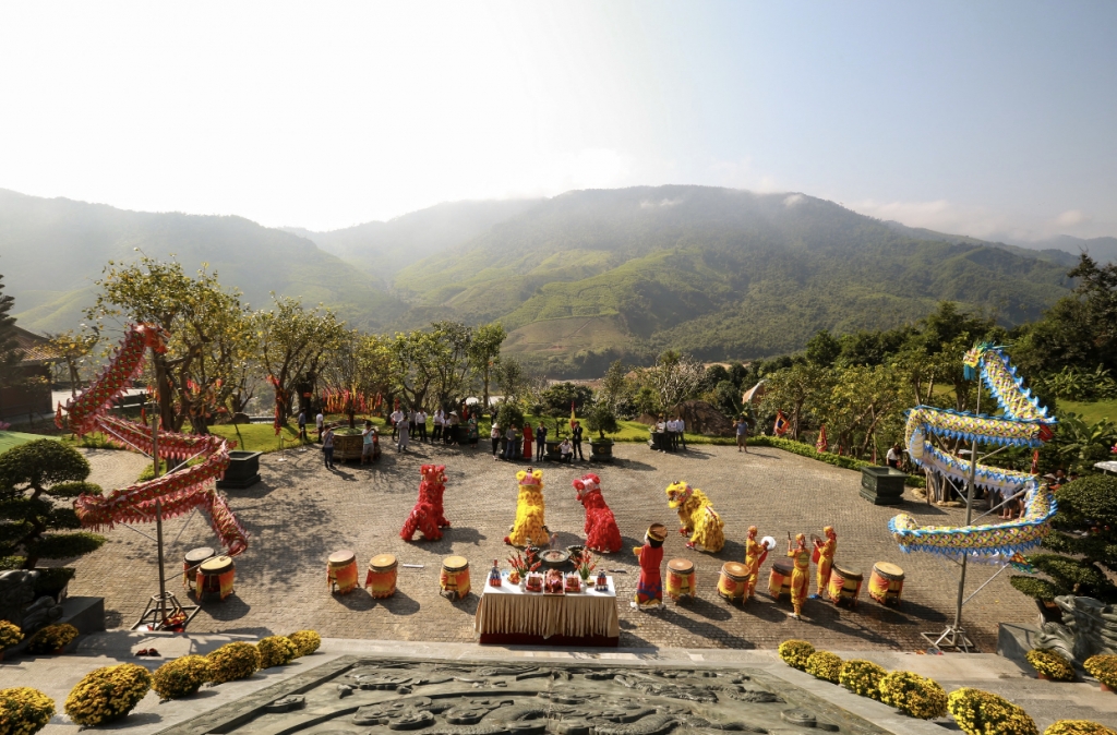 da nang le hoi than tai mung xuan canh ty tai khu du lich nui than tai