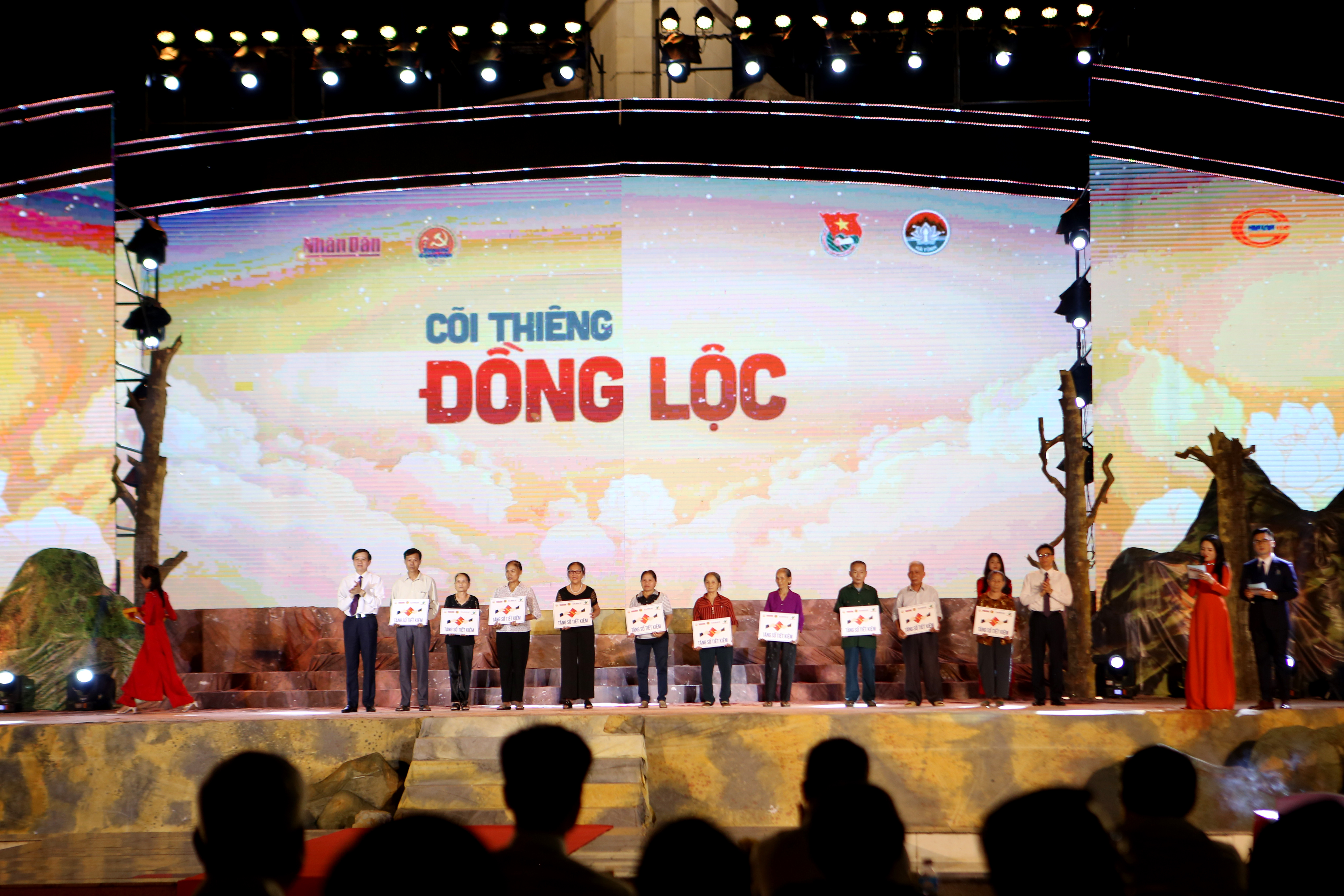 dac-sac-chuong-tr236nh-nghe-thuat-39c245i-thi234ng-dong-loc39_19.jpg