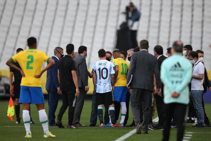 dai-chien-argentina-brazil-gap-su-co-hy-huu-chi-sau-5-ph250t-khien-messi-noi-gian_10.jpg