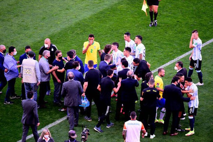 dai-chien-argentina-brazil-gap-su-co-hy-huu-chi-sau-5-ph250t-khien-messi-noi-gian_2.jpg