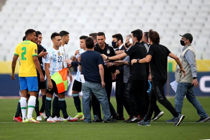 dai-chien-argentina-brazil-gap-su-co-hy-huu-chi-sau-5-ph250t-khien-messi-noi-gian_3.jpg