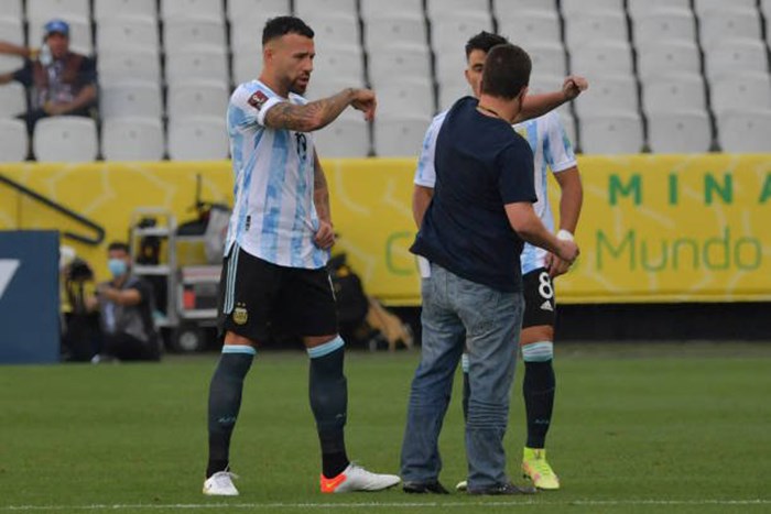 dai-chien-argentina-brazil-gap-su-co-hy-huu-chi-sau-5-ph250t-khien-messi-noi-gian_4.jpg