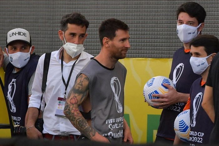 dai-chien-argentina-brazil-gap-su-co-hy-huu-chi-sau-5-ph250t-khien-messi-noi-gian_5.jpg