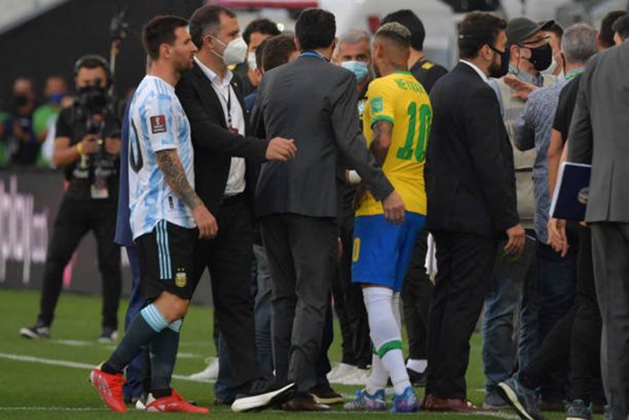 dai-chien-argentina-brazil-gap-su-co-hy-huu-chi-sau-5-ph250t-khien-messi-noi-gian_7.jpg