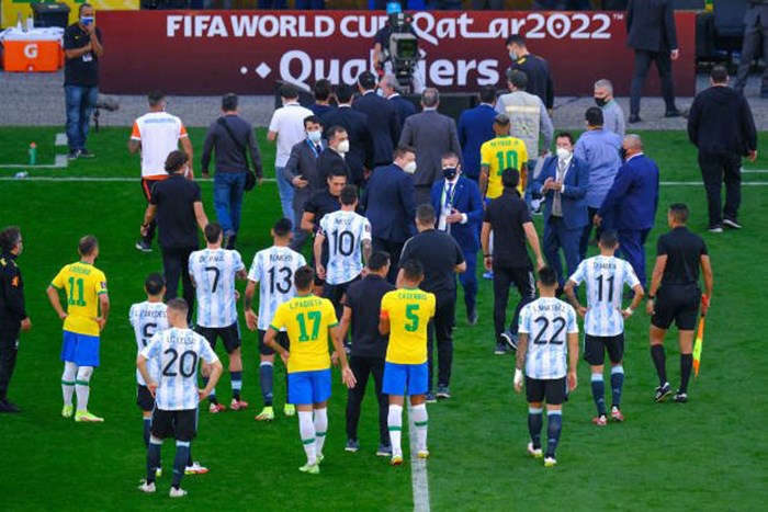 dai-chien-argentina-brazil-gap-su-co-hy-huu-chi-sau-5-ph250t-khien-messi-noi-gian_8.jpg