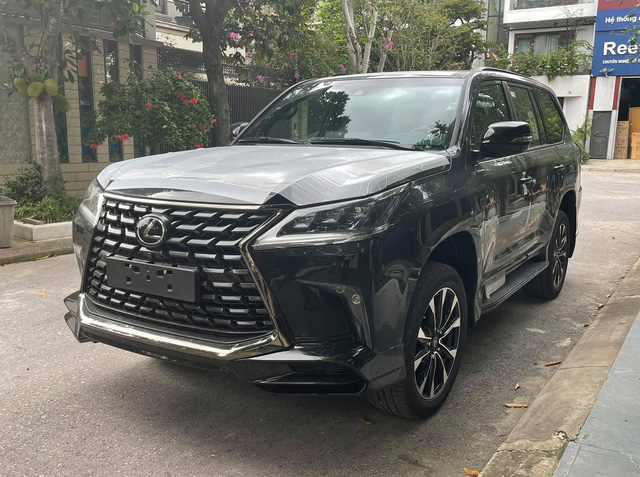 Đại gia Thái Nguyên vung tiền tậu Lexus LX 570 2021 độc nhất Việt Nam giá hơn 9 tỷ đồng, sở hữu nhiều chi tiết khác biệt với số đông - Ảnh 1. Đại gia Thái Nguyên vung tiền tậu Lexus LX 570 2021 độc nhất Việt Nam giá hơn 9 tỷ đồng, sở hữu nhiều chi tiết khác biệt với số đông - Ảnh 1.