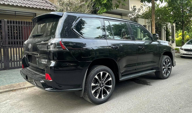 Đại gia Thái Nguyên vung tiền tậu Lexus LX 570 2021 độc nhất Việt Nam giá hơn 9 tỷ đồng, sở hữu nhiều chi tiết khác biệt với số đông - Ảnh 4. Đại gia Thái Nguyên vung tiền tậu Lexus LX 570 2021 độc nhất Việt Nam giá hơn 9 tỷ đồng, sở hữu nhiều chi tiết khác biệt với số đông - Ảnh 4.