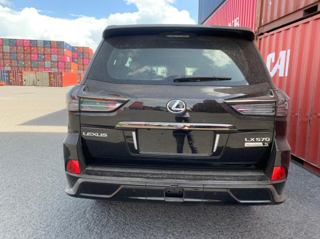Đại gia Thái Nguyên vung tiền tậu Lexus LX 570 2021 độc nhất Việt Nam giá hơn 9 tỷ đồng, sở hữu nhiều chi tiết khác biệt với số đông - Ảnh 5. Đại gia Thái Nguyên vung tiền tậu Lexus LX 570 2021 độc nhất Việt Nam giá hơn 9 tỷ đồng, sở hữu nhiều chi tiết khác biệt với số đông - Ảnh 5.