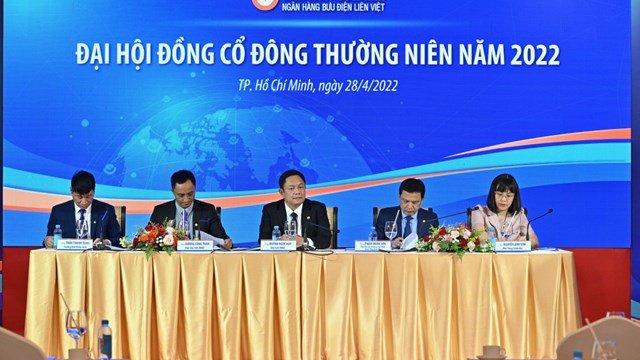 Đại hội đồng cổ đông LienVietPostBank: Lợi nhuận trước thuế 4.800 tỷ đồng, chia cổ tức tỷ lệ 15%.