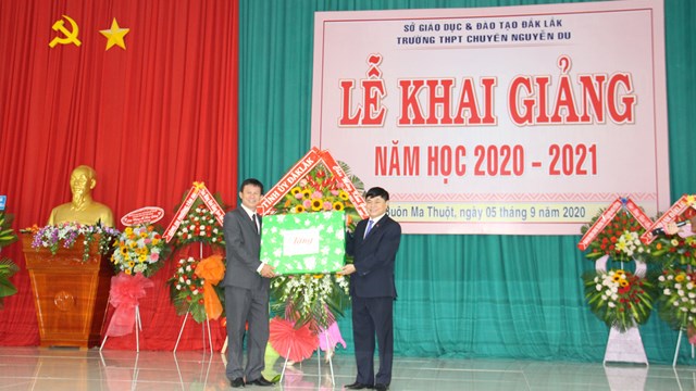 Đắk Lắk: Hơn 2.300 học sinh Trường THCS-THPT Đông Du tham dự Lễ khai giảng trực tuyến