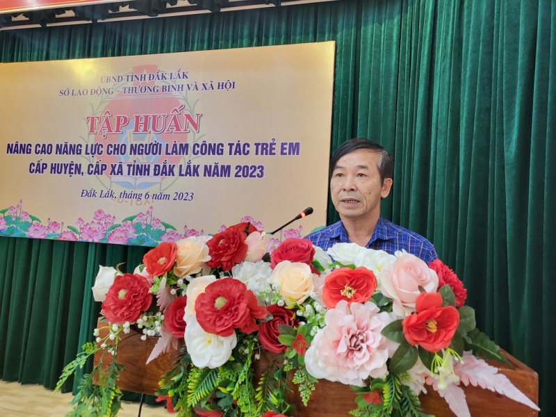 Ông Nguyễn Duy Tuyết, Trưởng phòng Bảo trợ xã hội Sở LĐ-TB&XH tỉnh Đắk Lắk tại buổi tập huấn công tác trẻ em 2023.