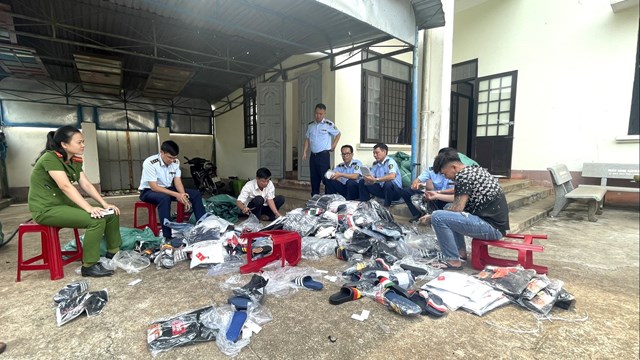 Đắk Lắk: Tiêu hủy hơn 1 nghìn quần áo, giày dép giả mạo thương hiệu nổi tiếng