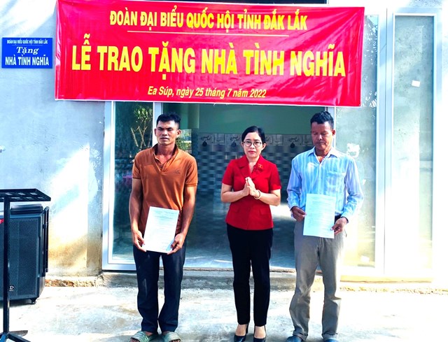 dak-lak-trao-tang-nh224-t236nh-nghia-cho-c225c-ho-d226n-toc-thieu-so-ngh232o-o-huyen-bu244n-d244n-ea-s250p_1.jpg dak-lak-trao-tang-nh224-t236nh-nghia-cho-c225c-ho-d226n-toc-thieu-so-ngh232o-o-huyen-bu244n-d244n-ea-s250p_1.jpg