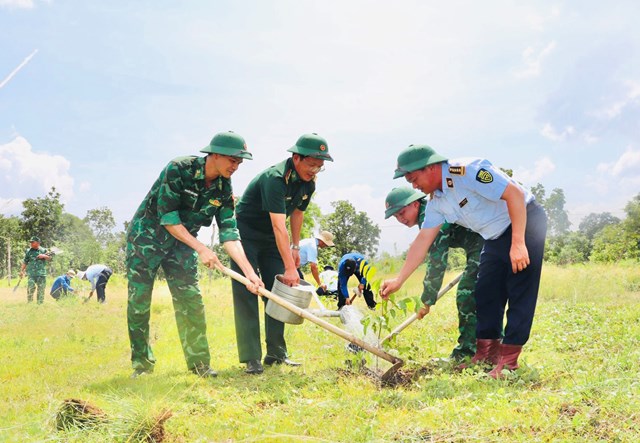 dak-lak-trong-hon-1000-c226y-xanh-mung-sinh-nhat-b225c_2.jpg