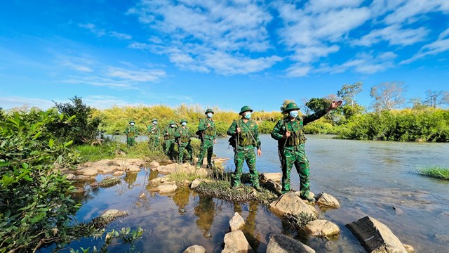Đắk Lắk: Vững tay súng, hoàn thành nhiệm vụ ‘kép’ trên biên giới