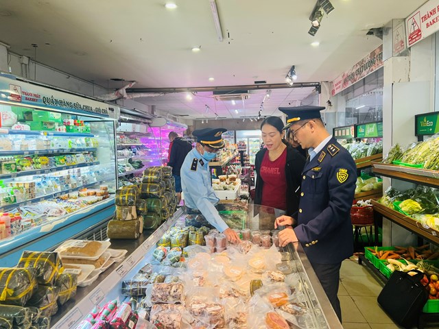 dak-lak-xu-phat-gan-130-trieu-dong-doi-voi-21-co-so-vi-pham-an-to224n-thuc-pham_1.jpg dak-lak-xu-phat-gan-130-trieu-dong-doi-voi-21-co-so-vi-pham-an-to224n-thuc-pham_1.jpg