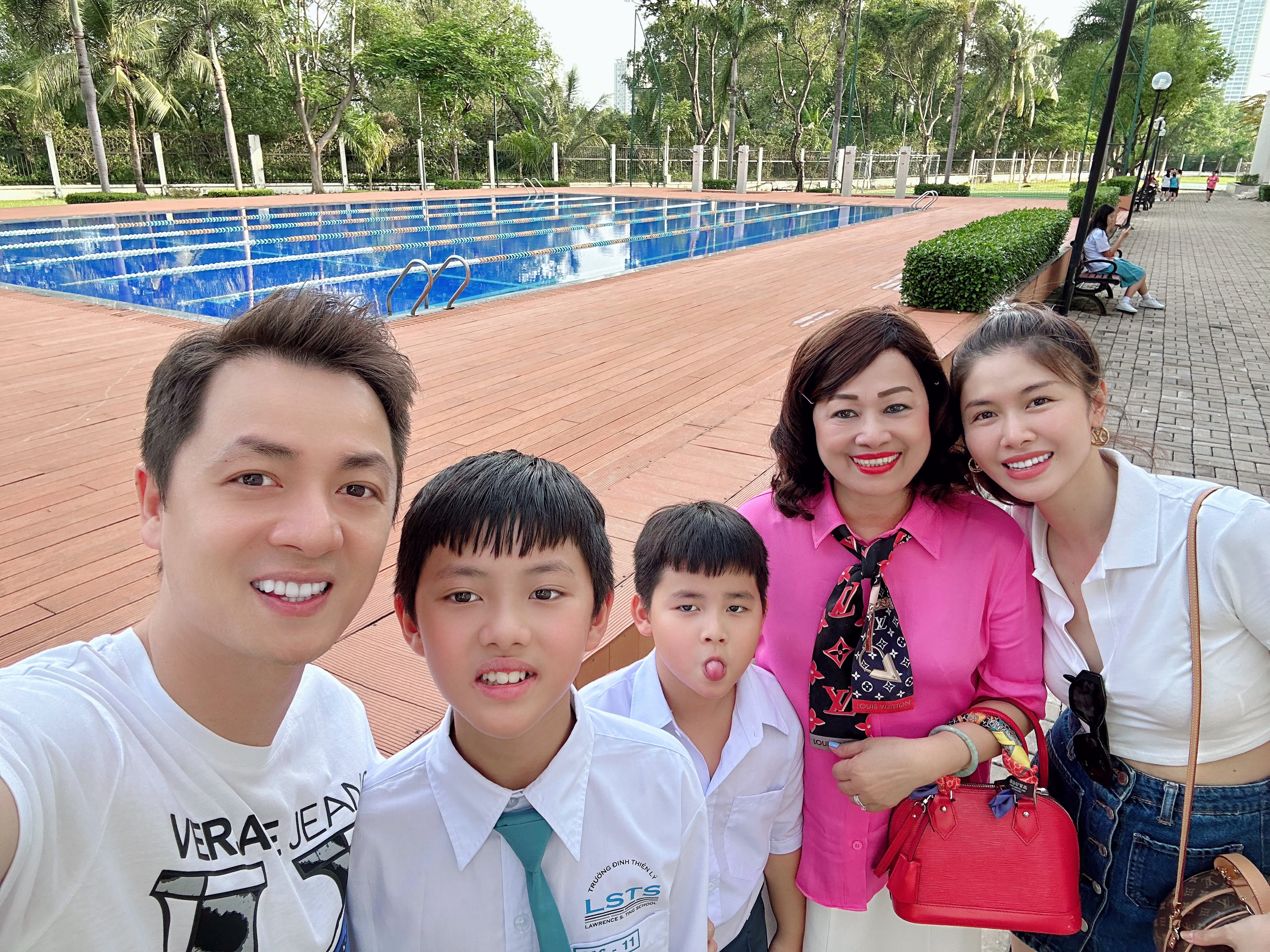dang-kh244i-thuy-anh-viet-t226m-thu-x250c-dong-gui-qu253-tu-trong-ng224y-khai-giang_1.jpg