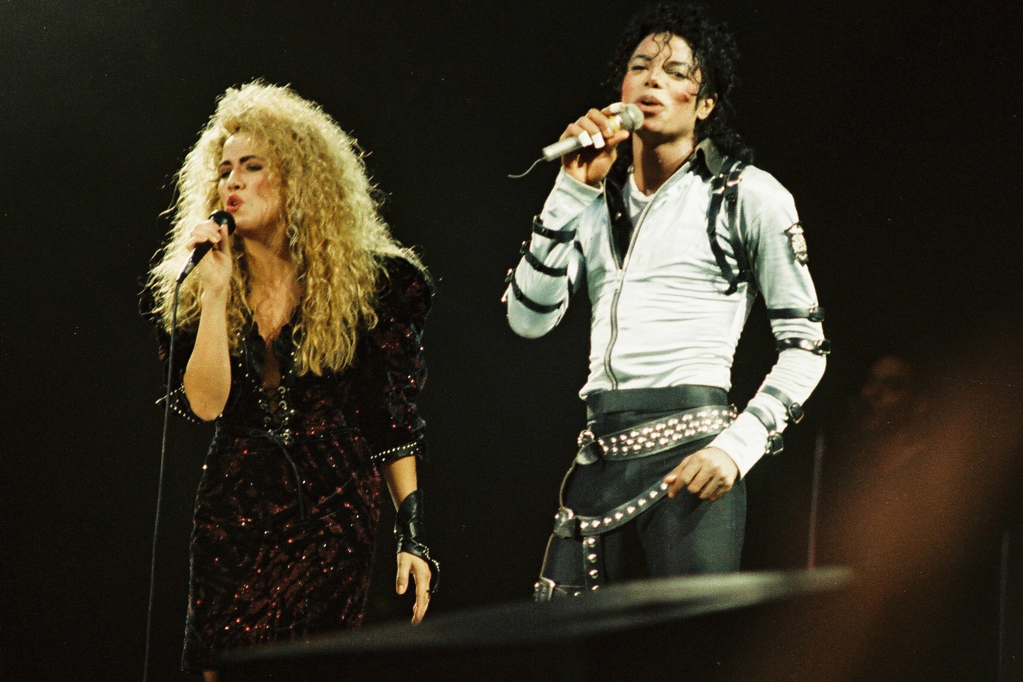 Danh ca Sheryl Crow tiết lộ từng bị người quản lý Michael Jackson quấy rối tình dục - ảnh 1