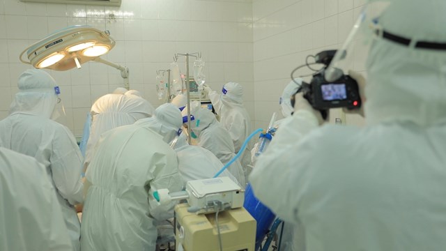 Đạo diễn Tạ Quỳnh Tư: Sức sống lan tỏa trong sự mất mát