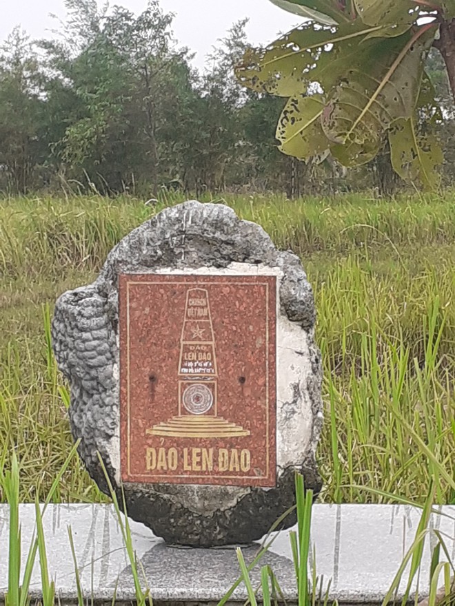 Đảo tiền tiêu Việt bên cột cờ giới tuyến - ảnh 3