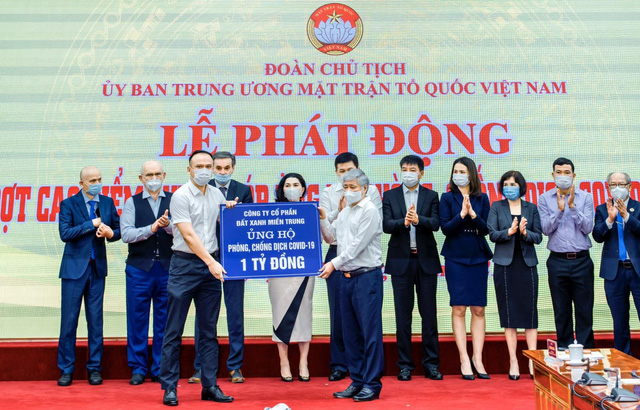 Đất Xanh Miền Trung hỗ trợ Quảng Bình 1 tỷ đồng, nâng tổng số tiền ủng hộ quỹ vaccine lên 2 tỷ đồng - Ảnh 1. Đất Xanh Miền Trung hỗ trợ Quảng Bình 1 tỷ đồng, nâng tổng số tiền ủng hộ quỹ vaccine lên 2 tỷ đồng - Ảnh 1.