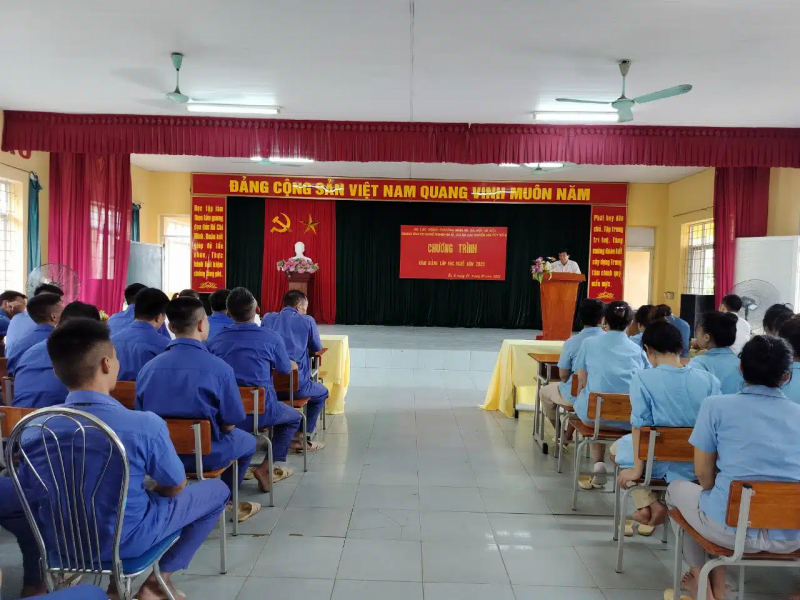Lễ khai giảng 3 lớp đào tạo trình độ sơ cấp nghề cho 100 học viên tại Cơ sở Cai nghiện ma túy số 2 Hà Nội.