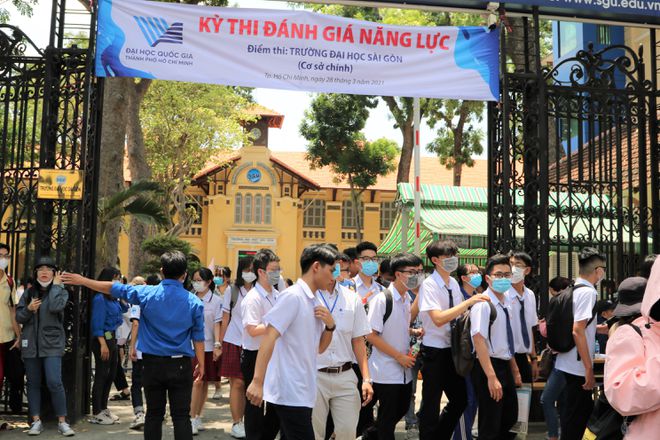 Đề thi đánh giá năng lực ĐH Quốc gia TP.HCM khó ở phần lý, hóa, sinh - ảnh 1