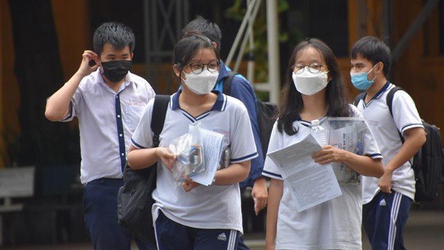 Đề thi môn Ngữ văn sẽ không sử dụng văn bản trong sách giáo khoa: Nhiều ý kiến trái chiều