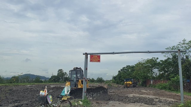 Đề xuất cho thuê đất làm sân tập bóng đá: Ủy ban quận lúng túng