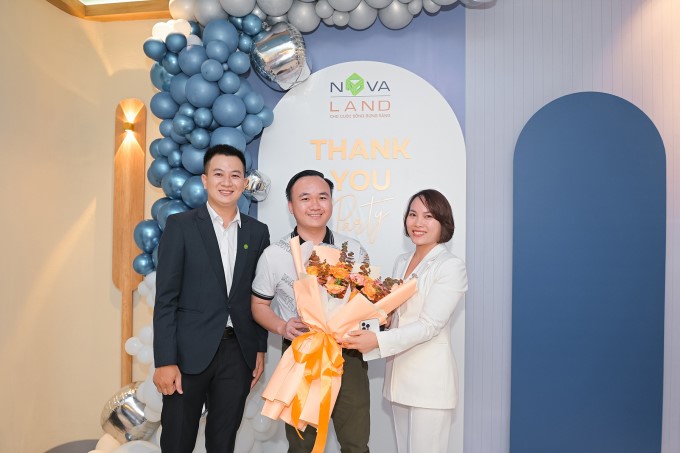Nhà đầu tư chứng khoán Nguyễn Doãn Đức nhận định, Aqua City là một kênh đầu tư tiềm năng trong bối cảnh nhà liền thổ tại các đô thị quy mô đang trong đà tăng giá. Nhà đầu tư chứng khoán Nguyễn Doãn Đức nhận định, Aqua City là một kênh đầu tư tiềm năng trong bối cảnh nhà liền thổ tại các đô thị quy mô đang trong đà tăng giá.