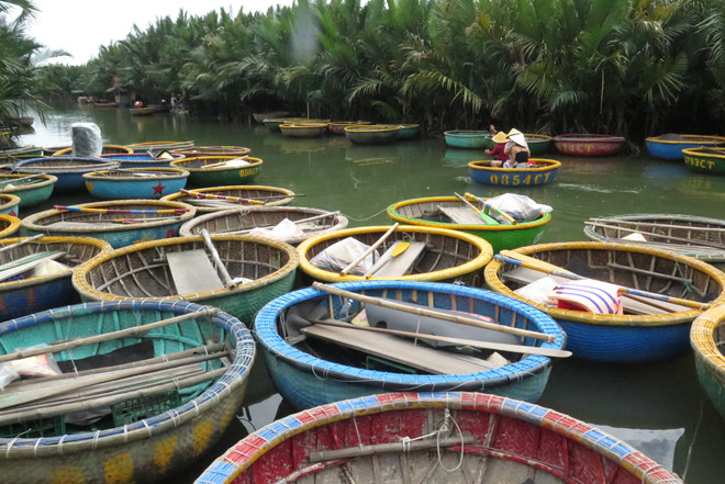 Dịch Covid-19, thuyền thúng phố cổ Hội An trống vắng eo sèo - ảnh 1